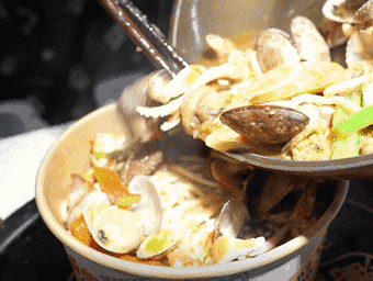 海鲜遇上面:一份海鲜焖面让无数人折服