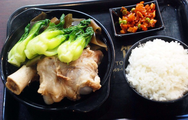 骨汤纯白 口味香醇 传世骨头饭就是吃不腻!