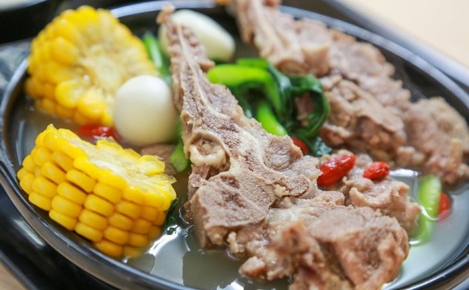 骨汤纯白 口味香醇 传世骨头饭就是吃不腻!