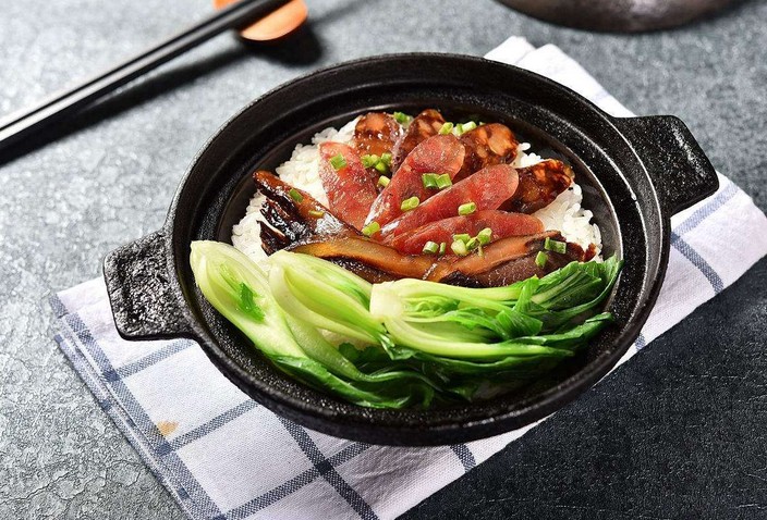 煲仔饭有功夫 功夫煲仔饭闷蒸保留好味道