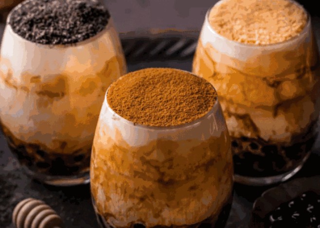 琉唐奶茶:只卖够“潮”的手摇茶