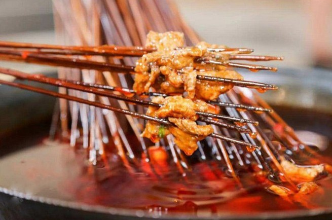 陈钢串串香:慢火熬制浓郁骨汤 串串界新典范