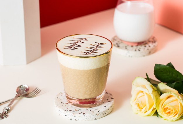 琉唐奶茶:只卖够“潮”的手摇茶