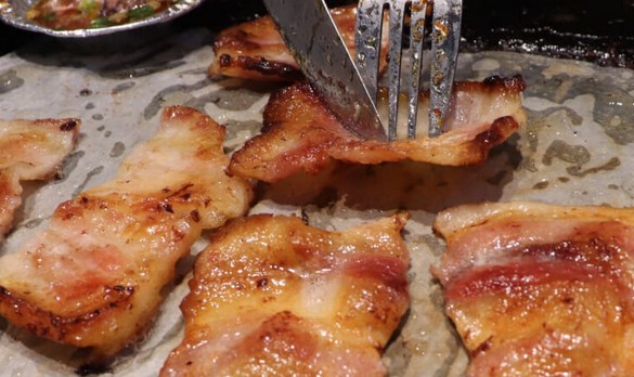 猫抓烤肉:小喵爪抓住少女心 全城最萌的烤肉店