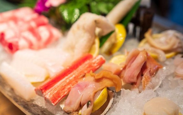 集渔获世界纪录认证 成“单日排队桌数最多的火锅”