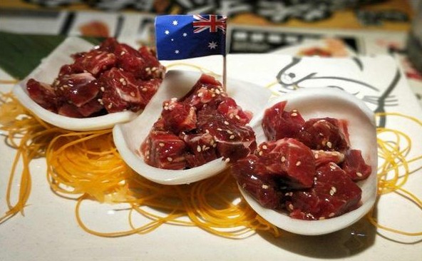 猫抓烤肉:小喵爪抓住少女心 全城最萌的烤肉店