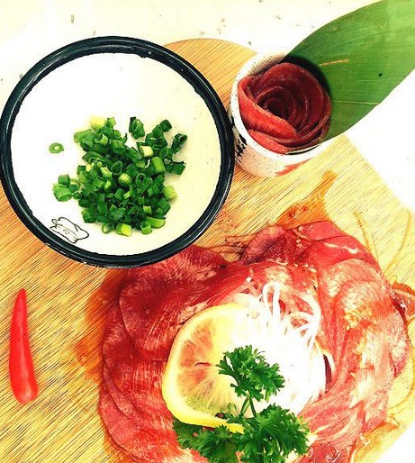 猫抓烤肉:小喵爪抓住少女心 全城最萌的烤肉店