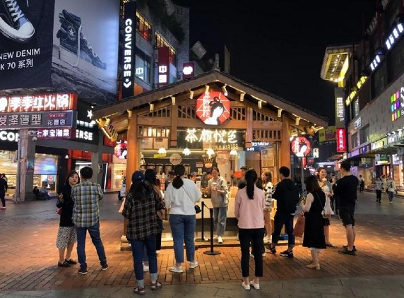 茶颜悦色 奶茶界的草根爱豆“铁憨憨”