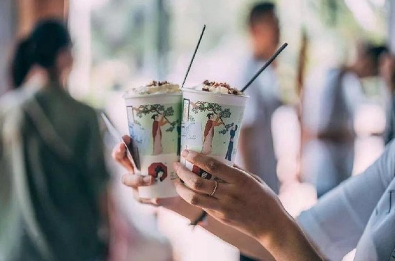 茶颜悦色 奶茶界的草根爱豆“铁憨憨”