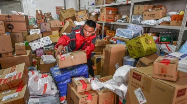 杭州快递招聘_杭州快递员收到价值1.5亿包裹 里面物品开启新世界大门(4)