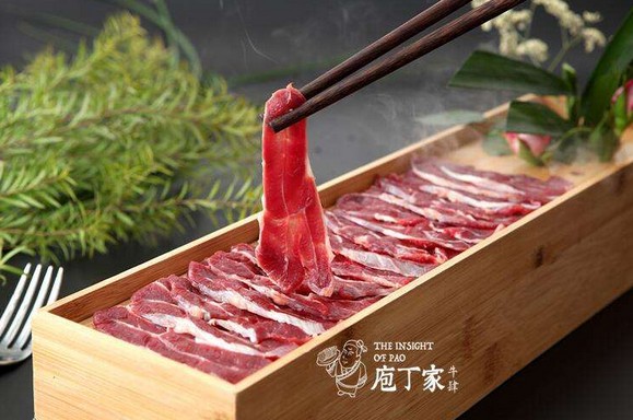 庖丁家水煮牛排火锅:更懂牛肉的品牌 给您的不仅是新鲜