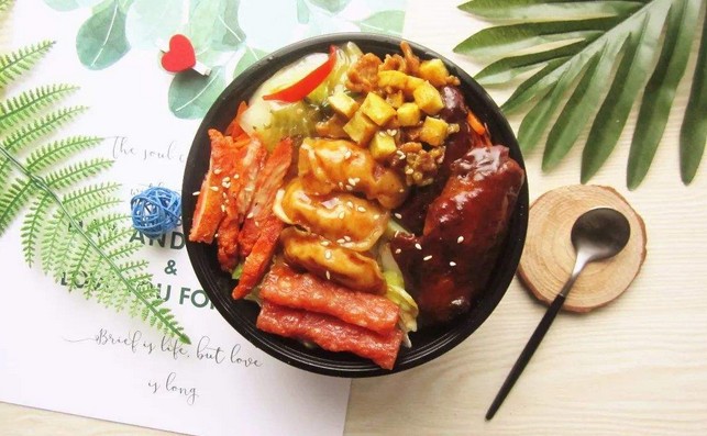 挖金校园餐饮蓝海市场 咪小哆日入6000+的秘密是什么?