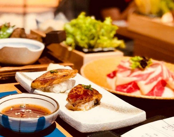 “搂着”年轻人的脖子搞创新 舞渔日料成人气黑马