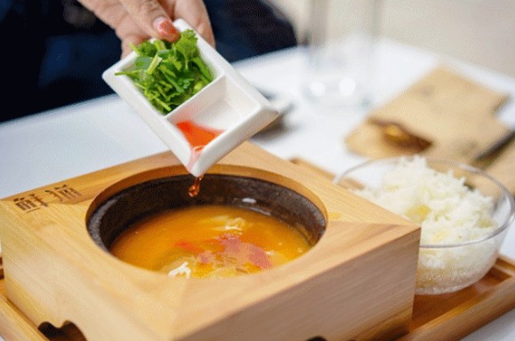 招牌波奇饭十天卖出15000份 鲜猫是怎么征服“两脚兽”的?