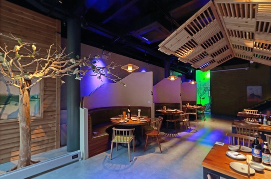 边撸串边喝酒边听歌 圆月烧烤的快意江湖