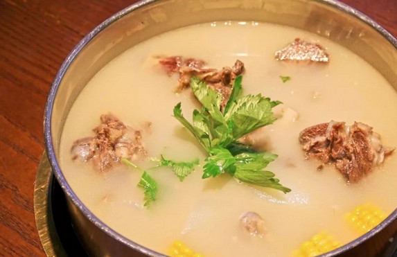 独创猪骨火锅 澳门星记猪骨成为“火爆长三角的餐厅”