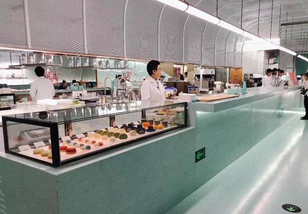 青山研究所:实验室里吃甜品 “研究员”负责上菜