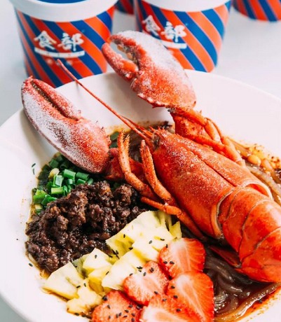 食部:加了龙虾和水果的酸辣粉你见过吗?