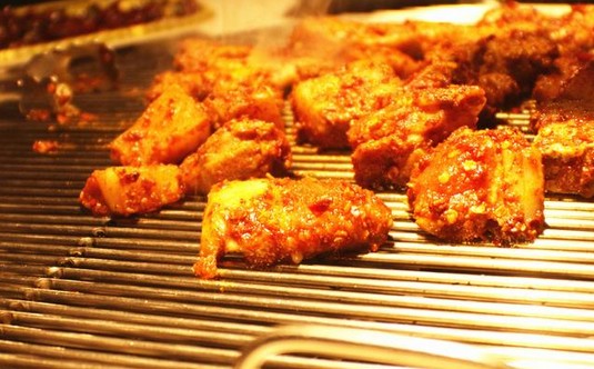 排队2个小时也要去的烤肉店 醉西昌有什么魔力?