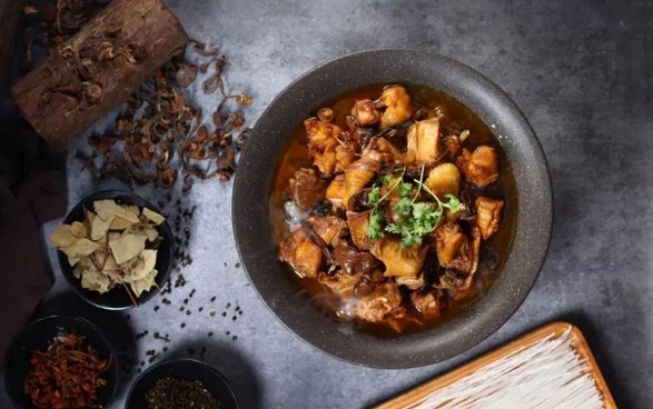 地狱模式开局 总营业额4000万 厨创东北老家经历了什么?