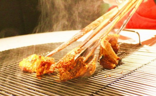排队2个小时也要去的烤肉店 醉西昌有什么魔力?