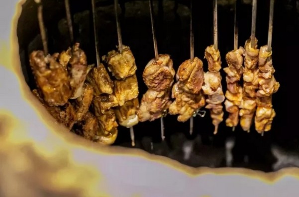 寻欢焖烤羊肉串:苍蝇小馆里不一样的味道