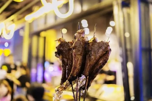 寻欢焖烤羊肉串:苍蝇小馆里不一样的味道