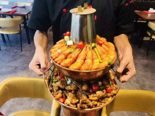 谢霆锋都去打卡的渝胖子老城区炭火蛙锅到底有多好吃?