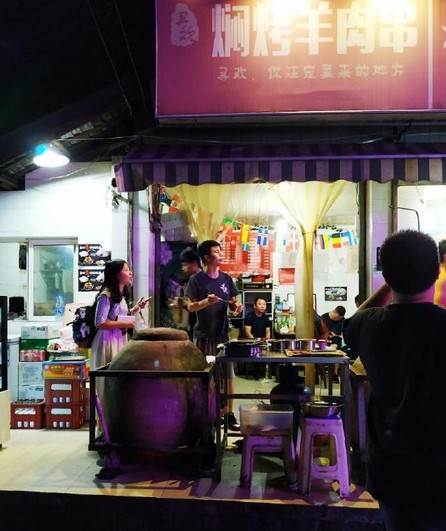 寻欢焖烤羊肉串:苍蝇小馆里不一样的味道