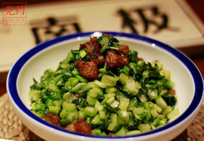 坚持小锅现炒 兜约下饭菜家家门店大排长龙!