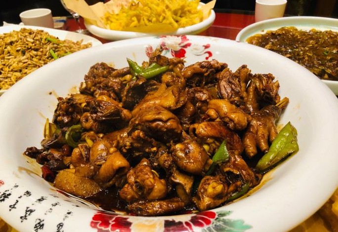 常常爆满排号 赵家巷子炒鸡有什么秘诀?