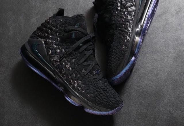 最新一代詹姆斯战靴Nike LeBron 17 又出全新黑紫变色龙配色