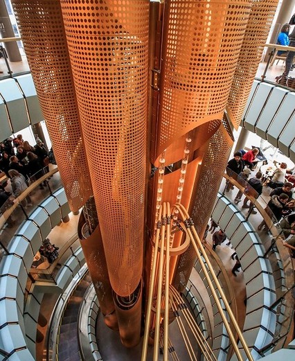 星巴克芝加哥烘焙工坊开业 顾客从黎明前就开始排队