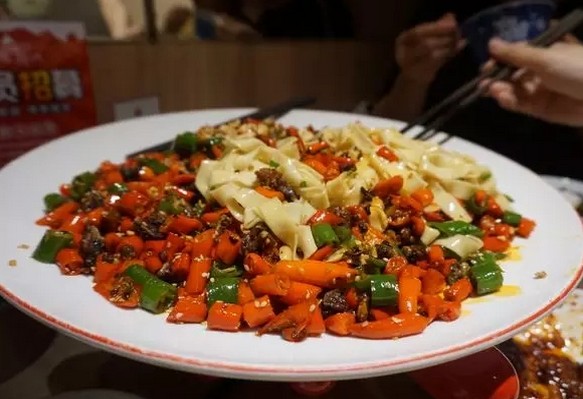 月流水40万 锅儿匠辣子鸡爆火的秘密是什么?