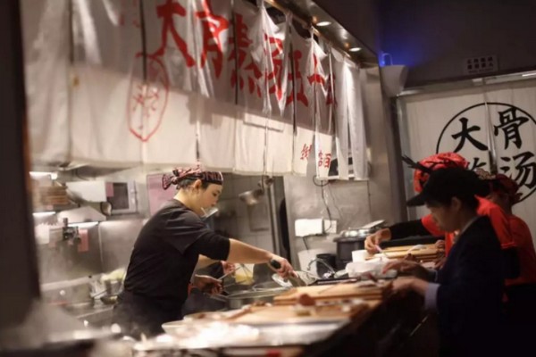 庆51周年生日 味千拉面700家门店举办“免费吃生日面”活动