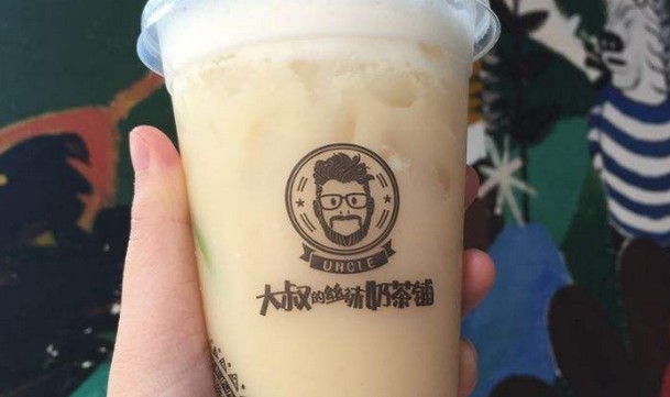 加盟店130家 大叔的丝袜奶茶铺每年售出10万杯奶茶