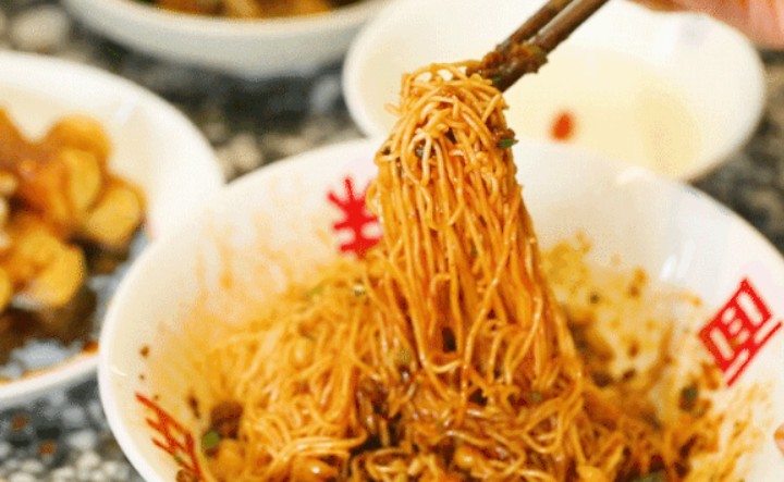 十八种佐料熬煮油辣子 胖妹面庄挑战你的麻辣感官