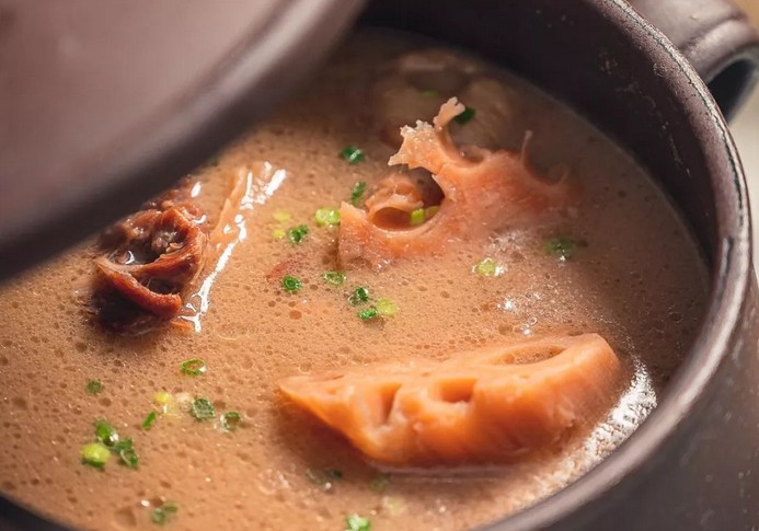 铫子煨藕:12小时熬出好浓汤 一口暖到心窝窝