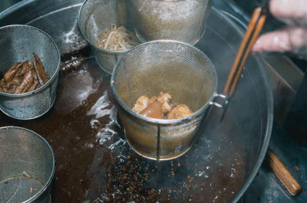 卤力拼卤味火锅:柳岩也为了这一口73年老卤味前来打卡