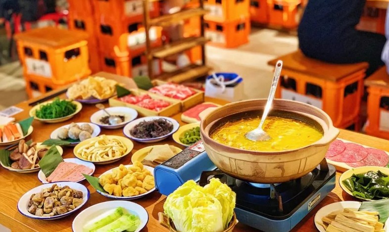 春宵板栗鸡火锅:冬季养生就在这一锅金灿灿的板栗鸡汤