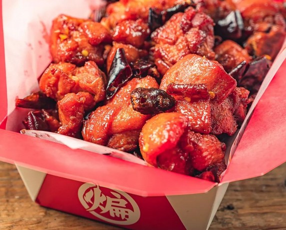 走哪吃哪肉香四溢 老韩煸鸡混迹江湖多年的武功秘诀是什么?