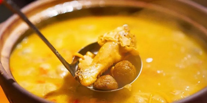 春宵板栗鸡火锅:冬季养生就在这一锅金灿灿的板栗鸡汤