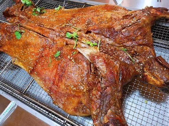 牧歌烤全羊:没有吃过烤全羊的冬天是不完整的!