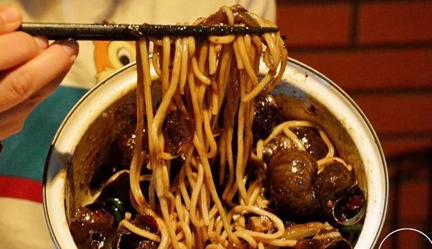 高杰小吃酒馆:在这城市里寻一间安逸 享受微醺的美妙