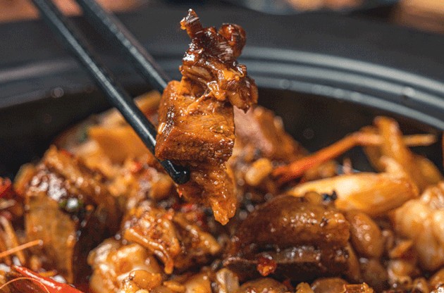 和蛙馆:冬阴功汤煮牛蛙 这种魔幻料理你怎么可以没吃过