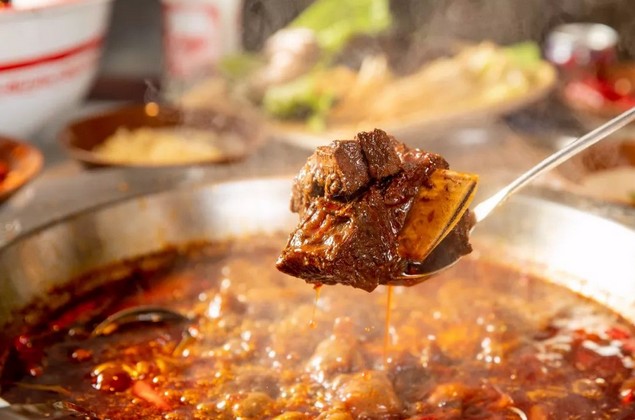 吃货们的白月光 辣府肉铺圌牛排火锅香飘十里