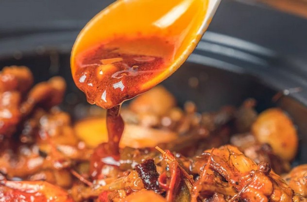 和蛙馆:冬阴功汤煮牛蛙 这种魔幻料理你怎么可以没吃过