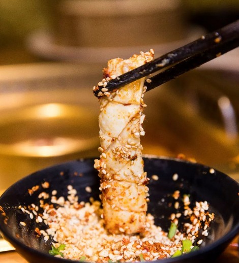 大渝火锅:牛油锅底醇厚香辣 经典的川渝火锅代表