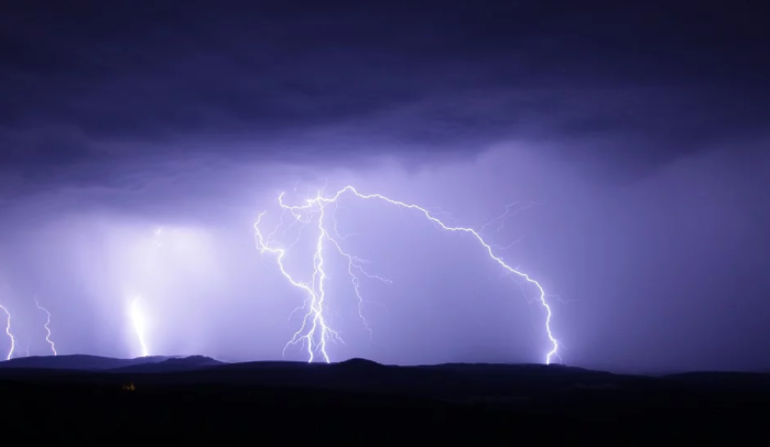 揭秘黄金突破千五关口背后几大“黑手” 附圣诞节特别提醒!