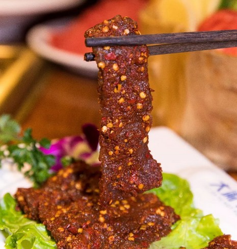 大渝火锅:牛油锅底醇厚香辣 经典的川渝火锅代表